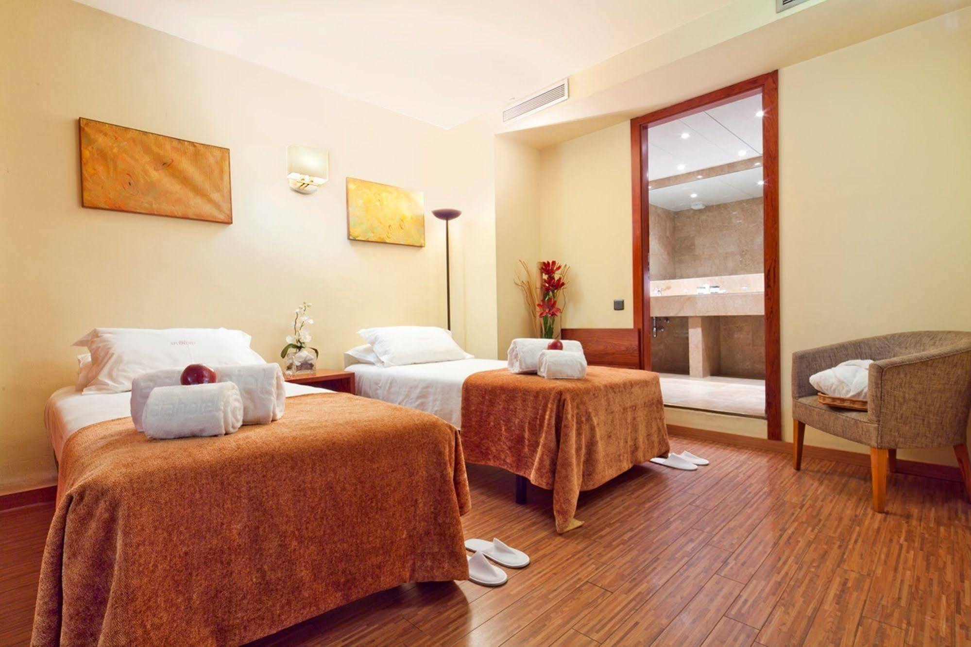 Acta Splendid Barcelona